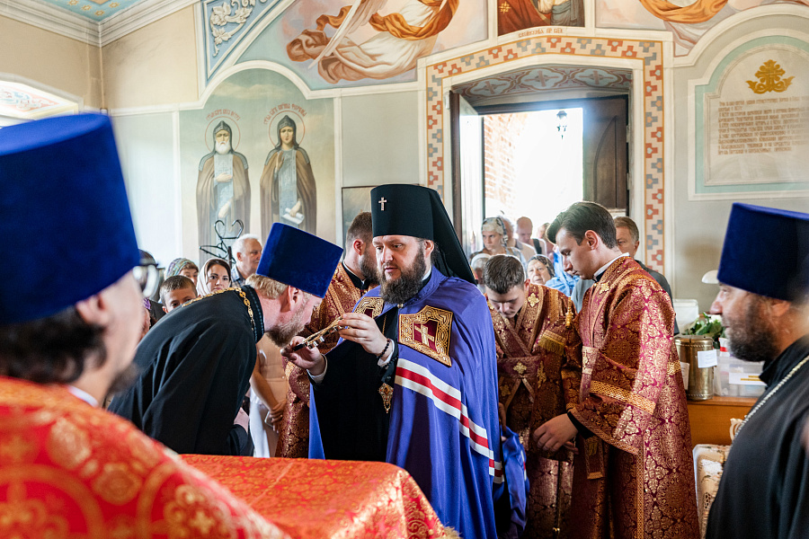 Архиерейское богослужение в Борисо-Глебском храме села Енино г.о. Серпухов